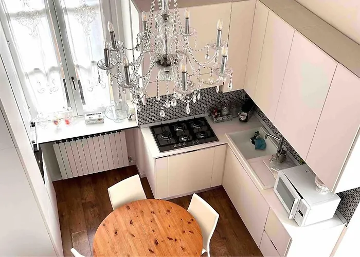 Wonderful Central Apartment In Porta Garibaldi,Moscova